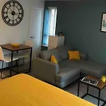 Alison15 - Superior Clifton Studio Apartment