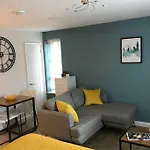 Alison15 - Superior Clifton Studio Apartment