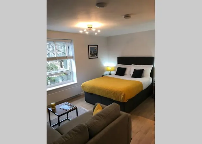 Alison15 - Superior Clifton Studio Apartment
